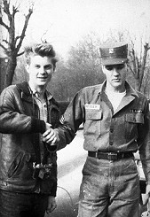 Claus-Kurt Ilge und Elvis Presley im Februar 1960 in Bad Nauheim