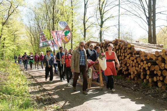 Foto von der ersten Etappe der Grenzgänge entlang des Limes bei der Saalburg. Foto: KulturRegion/Wolfgang Günzel